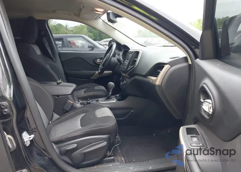 2018 Jeep Cherokee Latitude 4X4 z USA, uszkodzony, nr VIN 1C4PJMCB1JD509699